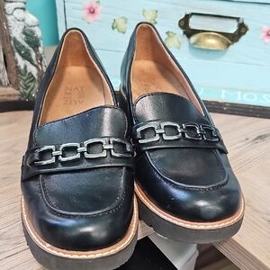 NATURALIZER Black Loafer, Gun Metal Chain, Confortable, Arch Support SIZE 8.5